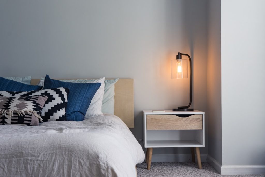 Choosing the Perfect Bedroom Bedside Lamp