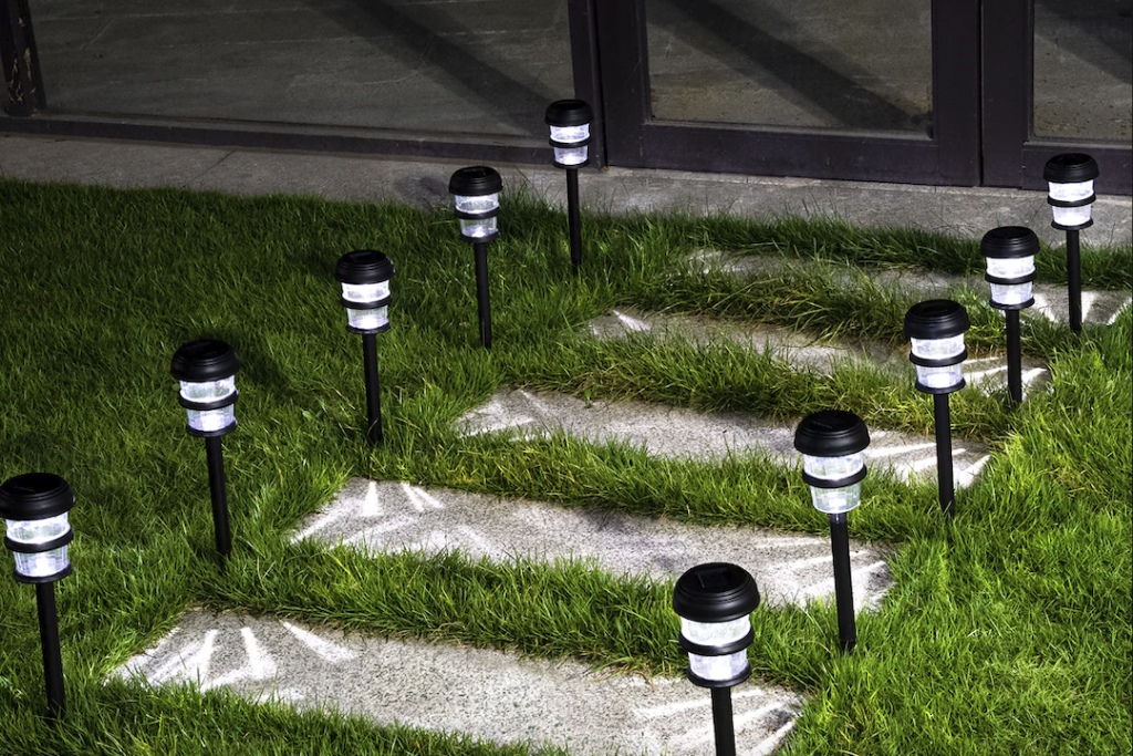 Illuminate Your Garden with Outdoor Solar Lawn Lamps